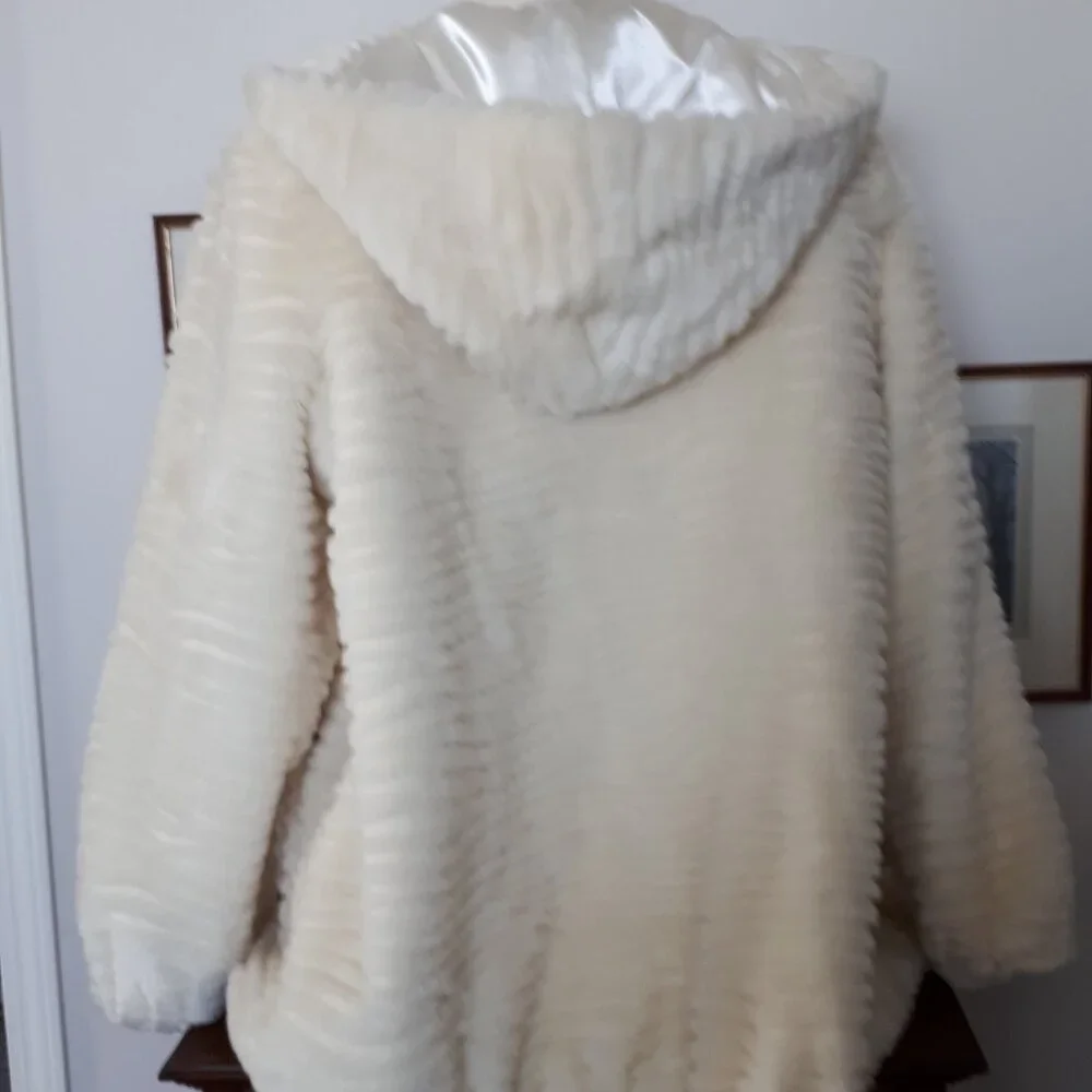 Gorgeous Faux Fur Ivory Jacket by Incognita - Sz. M - Picture 2 of 7